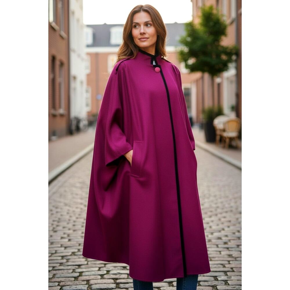 LOUIS FÉRAUD Vintage 80s Wool Pink Cape Size Fit Medium/Large Side Pockets